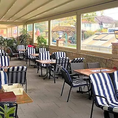 Hotel-restaurant Axion