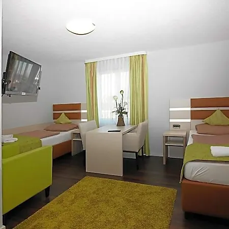 Hotel-restaurant Axion فندق فايل أم راين