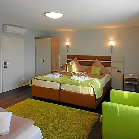 Hotel-restaurant Axion 酒店 3*
